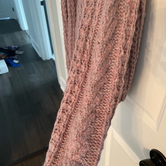 Express Cutout Shoulder Sweater - Picture 8 of 10